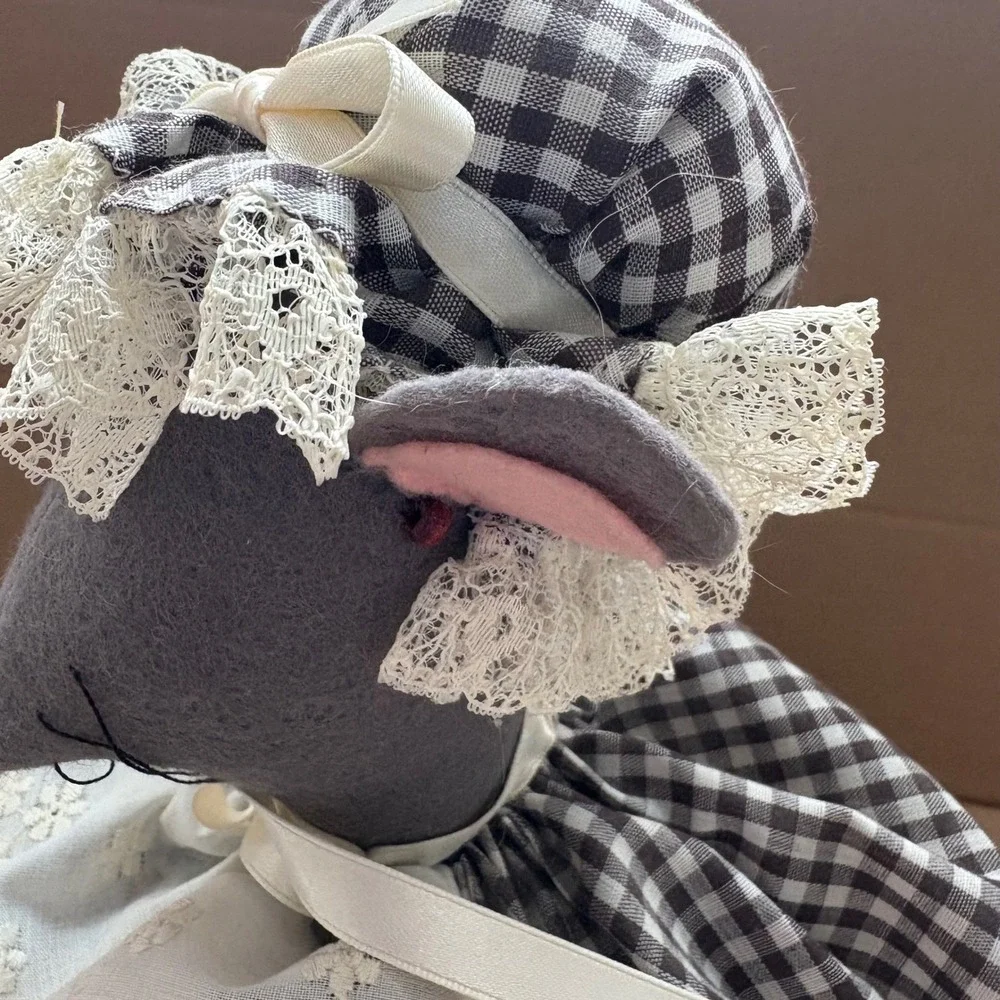 Vintage Mouse Doll Brown Gingham Dress Lace Bonnet Toliet Paper‎ Holder